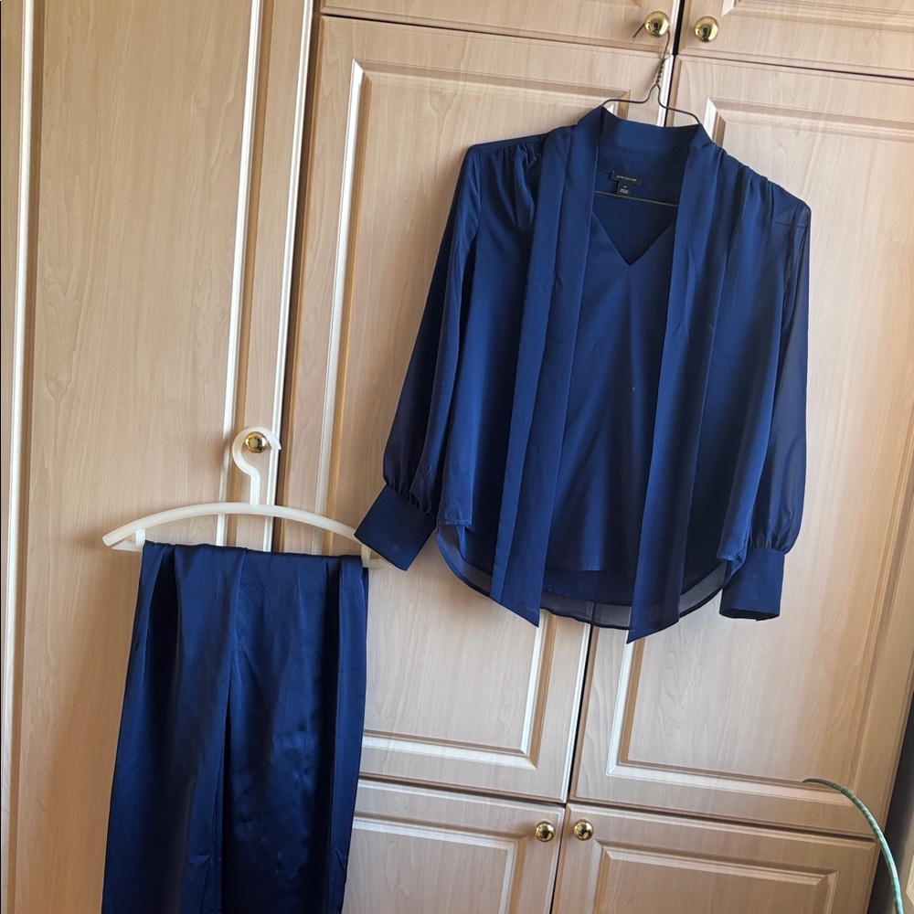 Ann Taylor Navy tie front blouse SP and wide leg slacks 4petite - EUC like new - Picture 7 of 15
